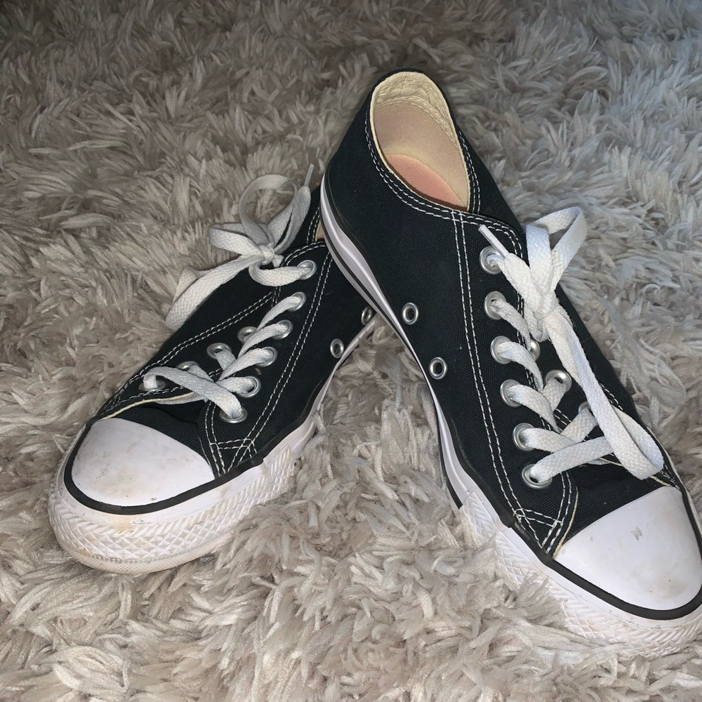 BARELY worn black converse!!